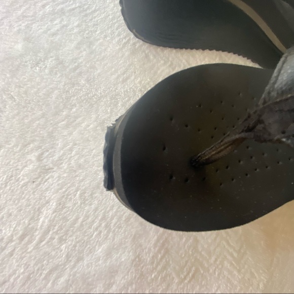 Volatile black wedge flip flops size 9 - Picture 2 of 6